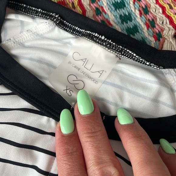 Cute and comfortable! Calia Striped Rashguard with top zipper and ruched sides. - Picture 4 of 12